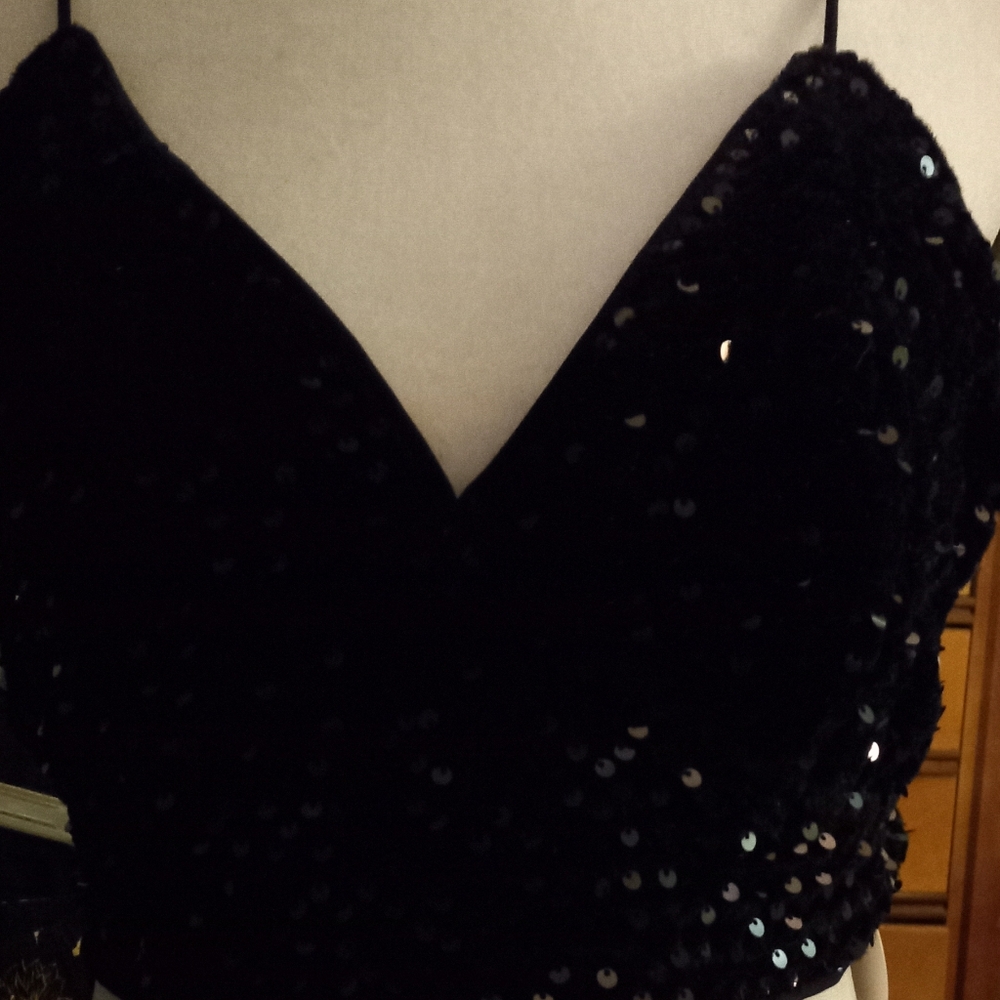 New,tag,elegant black sequin cami cropped top,zip back thin spagetti strap sizem